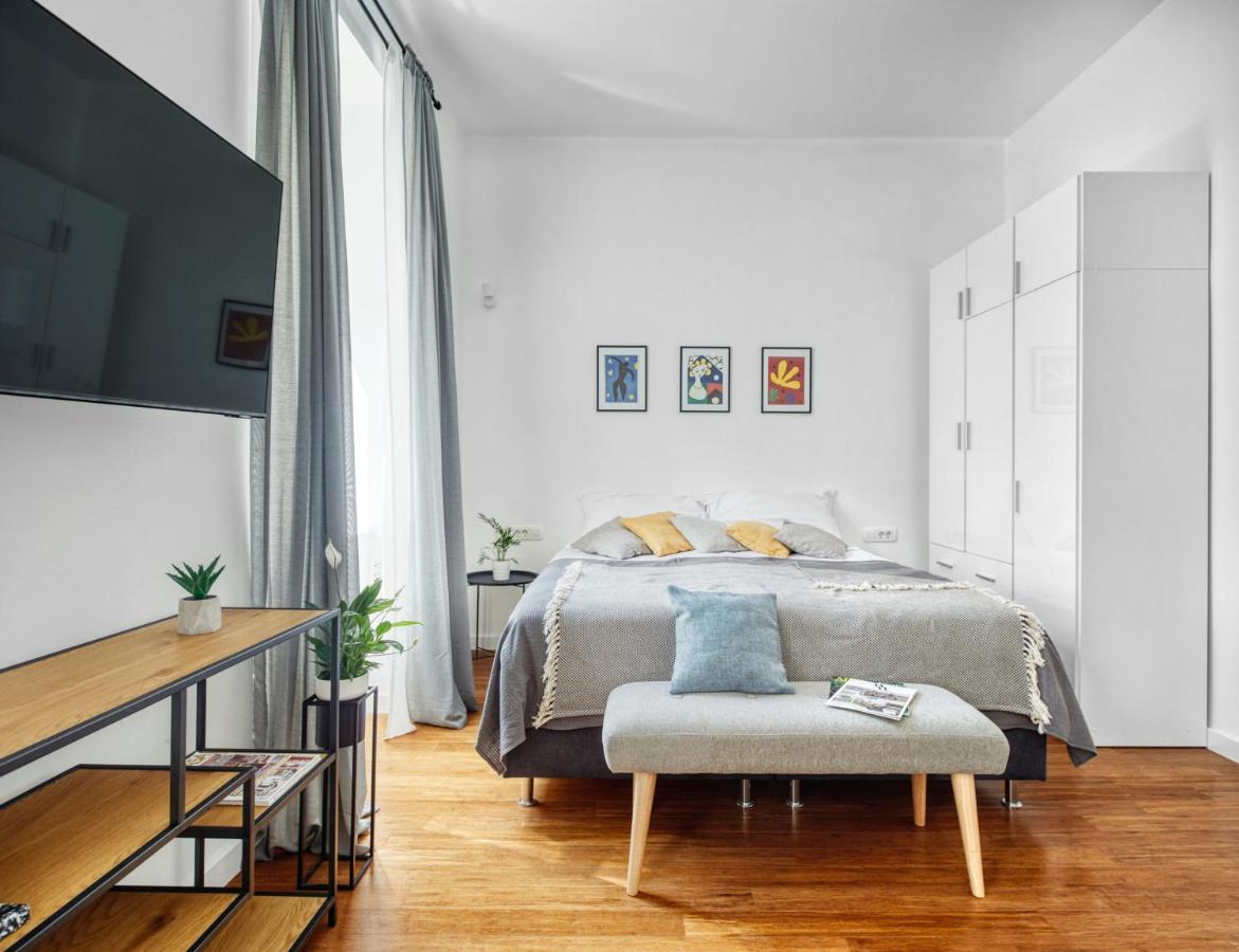 Berry Berry By Flat White Apartment